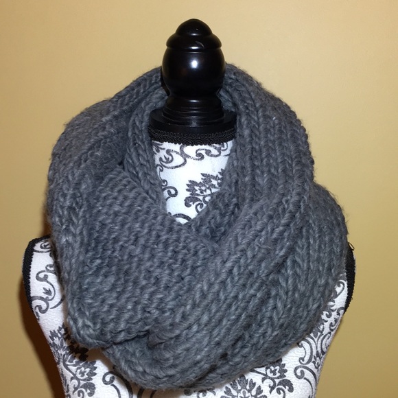 Forever 21 Accessories - Forever 21 Infinity scarf